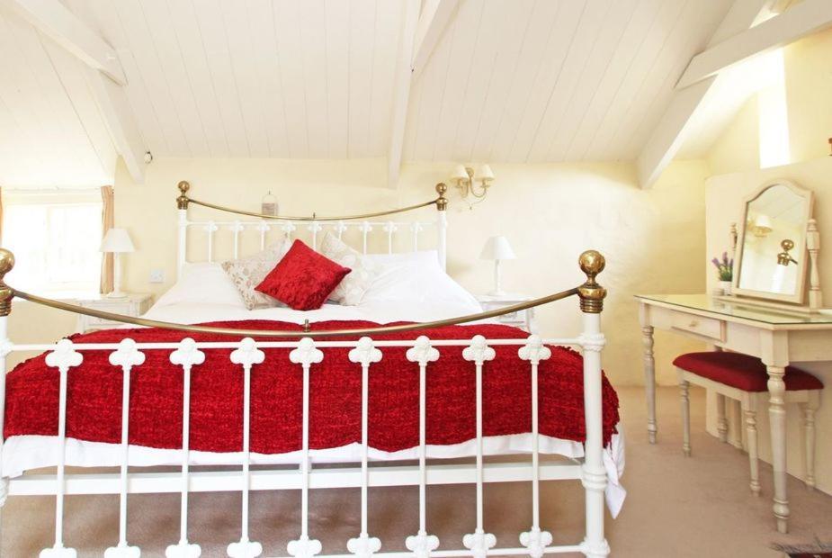 Meadowside Cottage, Characterful Grade 2 Listed Cottage Near To Wadebridge And Padstow Exterior photo